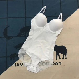 body blanc à armatures