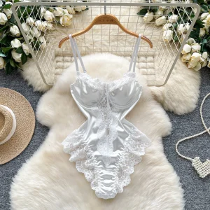 Body vintage en satin et dentelle